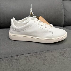 OluKai Pehuea Li Ili White Leather Women’s Slip On In Sneakers Shoes 8 8.5 New